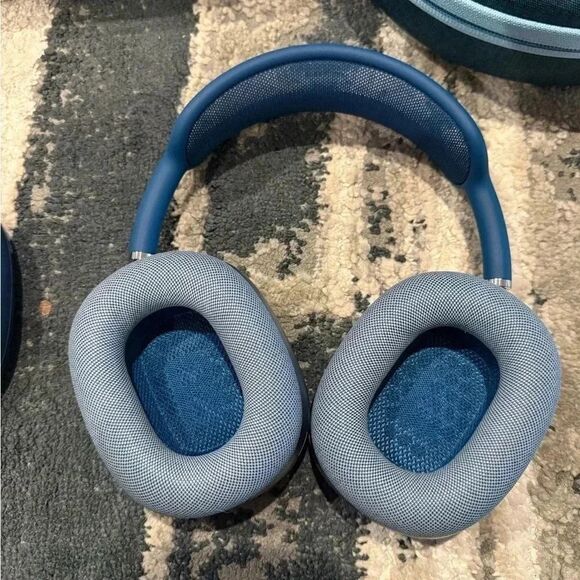 Sky Blue AirPod Pro Max barley used - Picture 6 of 14